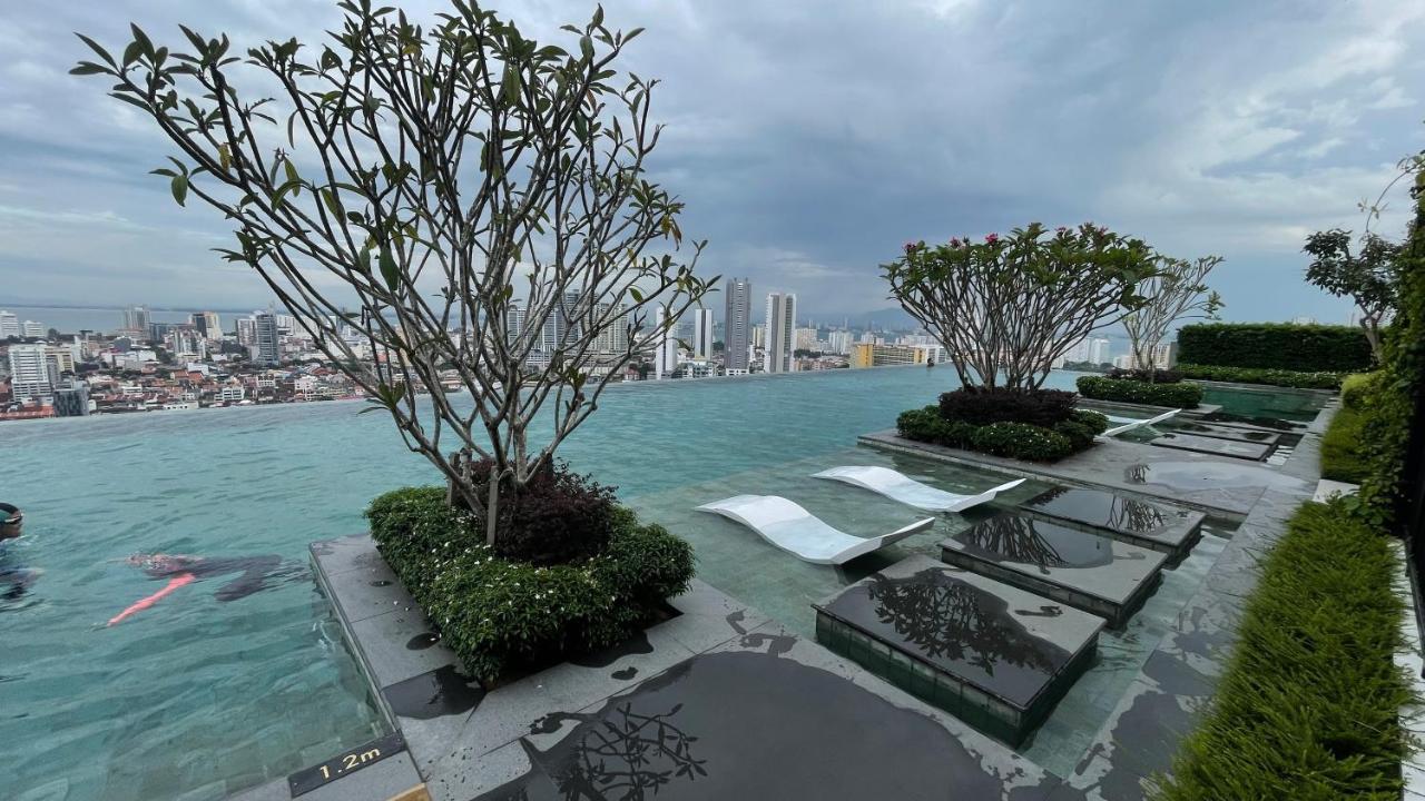 13A Beacon Executive Suites #Rooftoppool #Luxurysuites George Town Exteriör bild