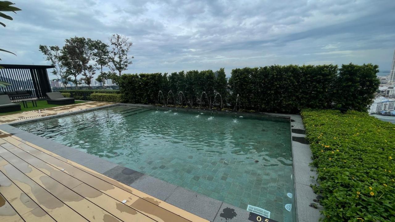 13A Beacon Executive Suites #Rooftoppool #Luxurysuites George Town Exteriör bild